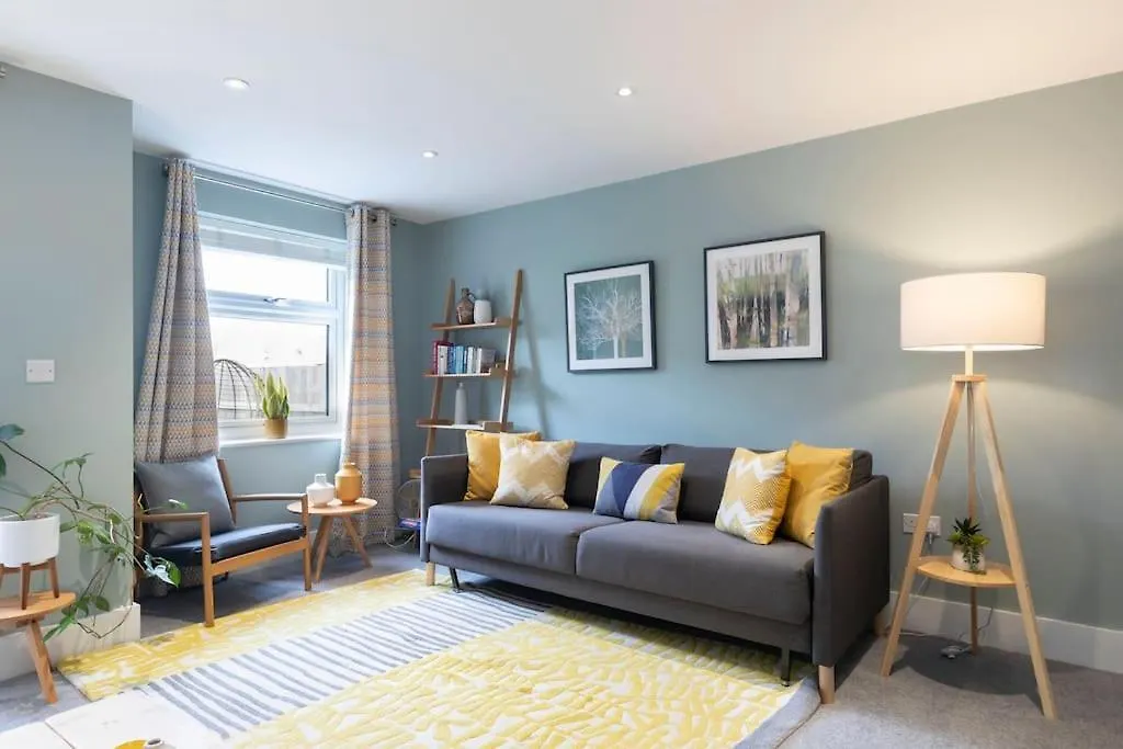 Peaceful & Spacious 2 Bed Home In Cheltenham GLOUCESTERSHIRE United Kingdom